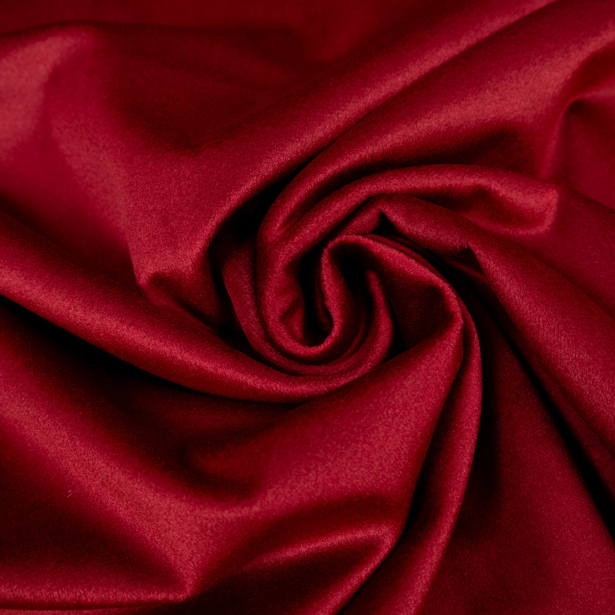 Tissu velours ras bordeaux, uni et légèrement brillant