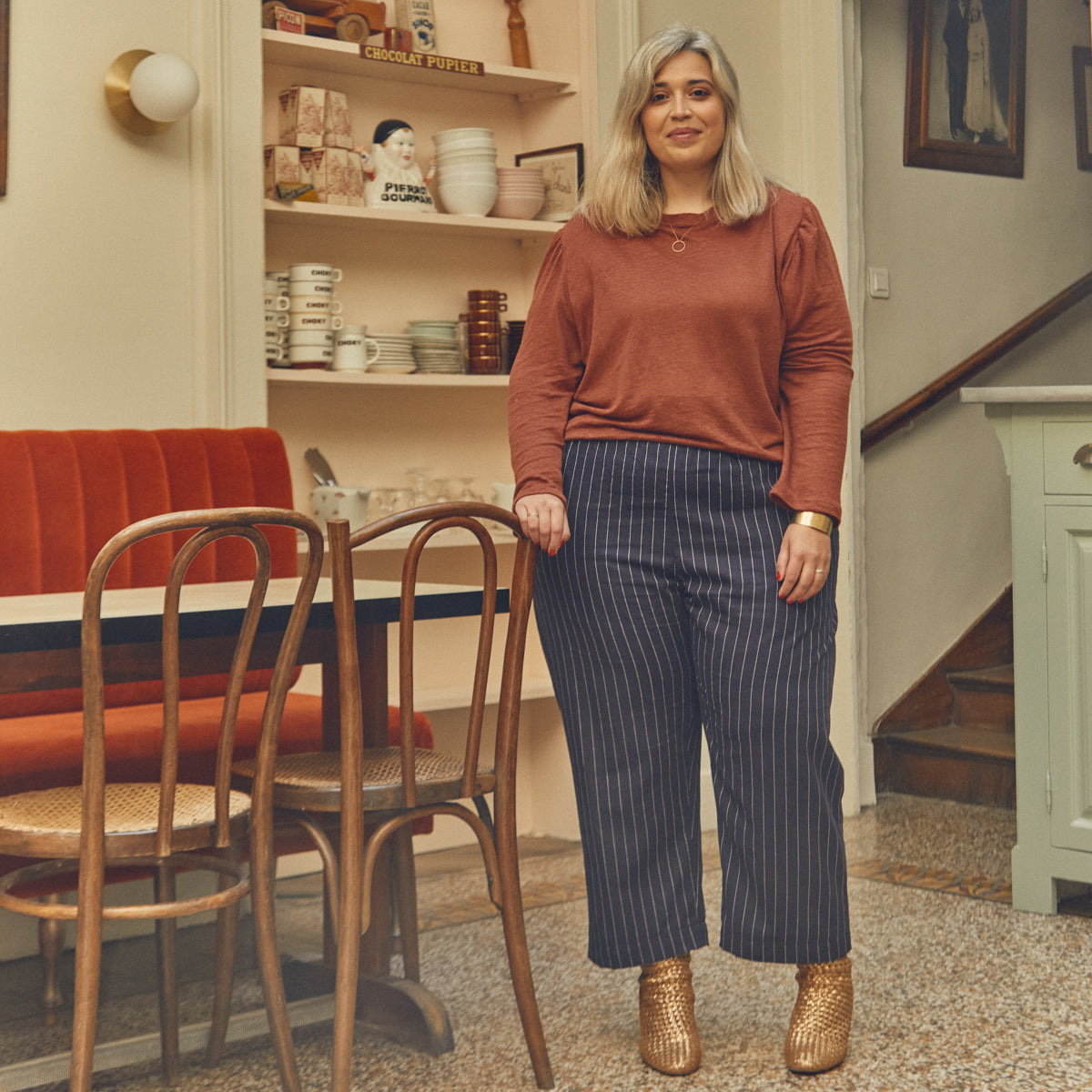 Couture de t-shirt avec manches à gigot pour femme