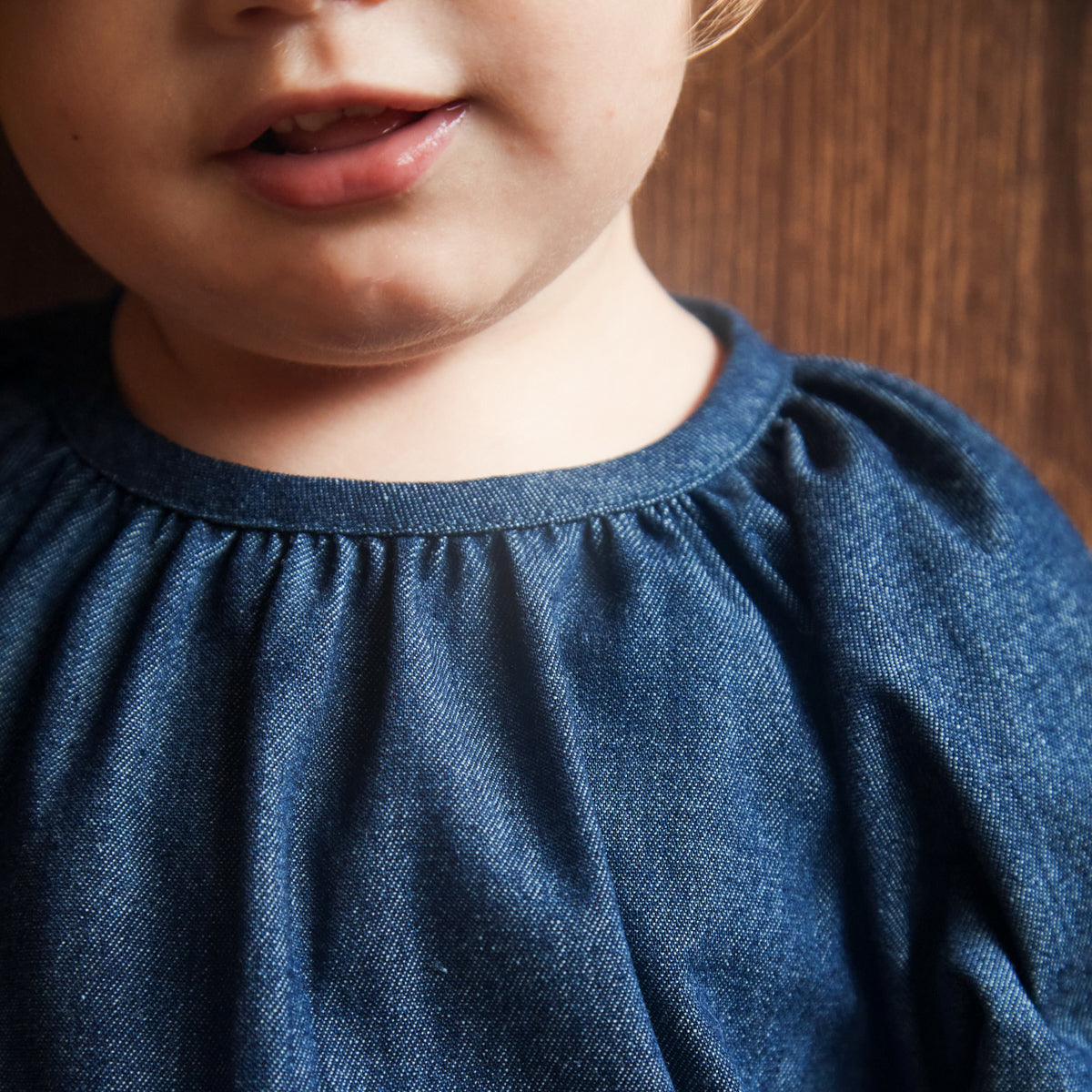 Encolure froncée et biais