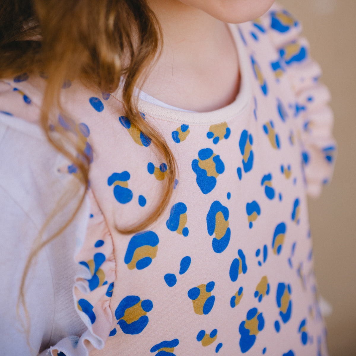 Coudre un plastron ou surpull avec volants pour enfants