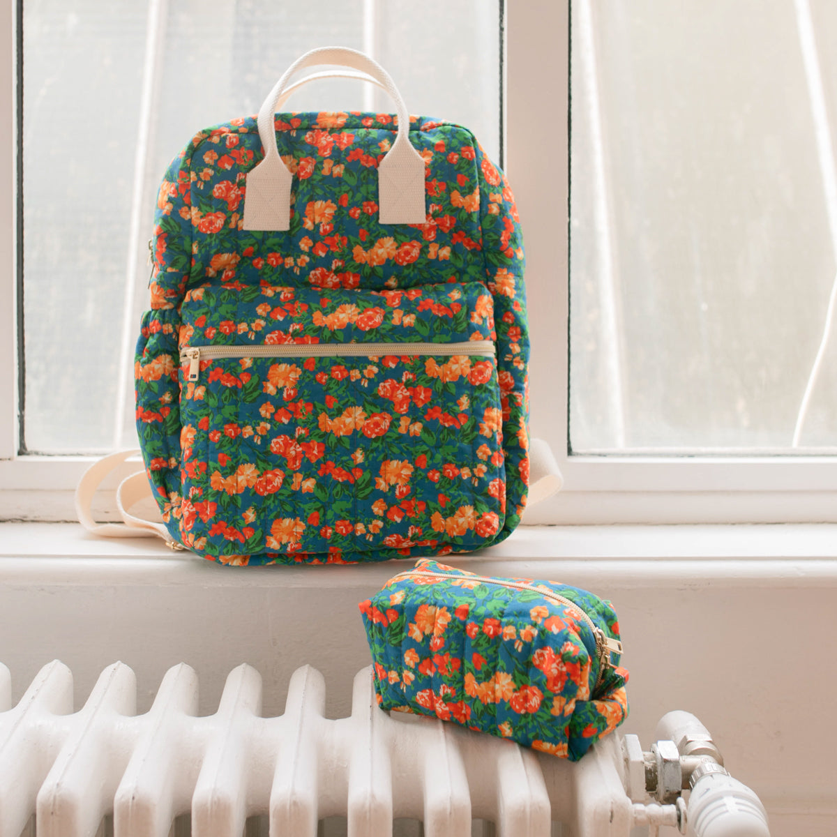 Sac à dos Eugène et trousse Venise, patron de couture facile, patron pochette ou PDF, cousu en matelassé fleuri.