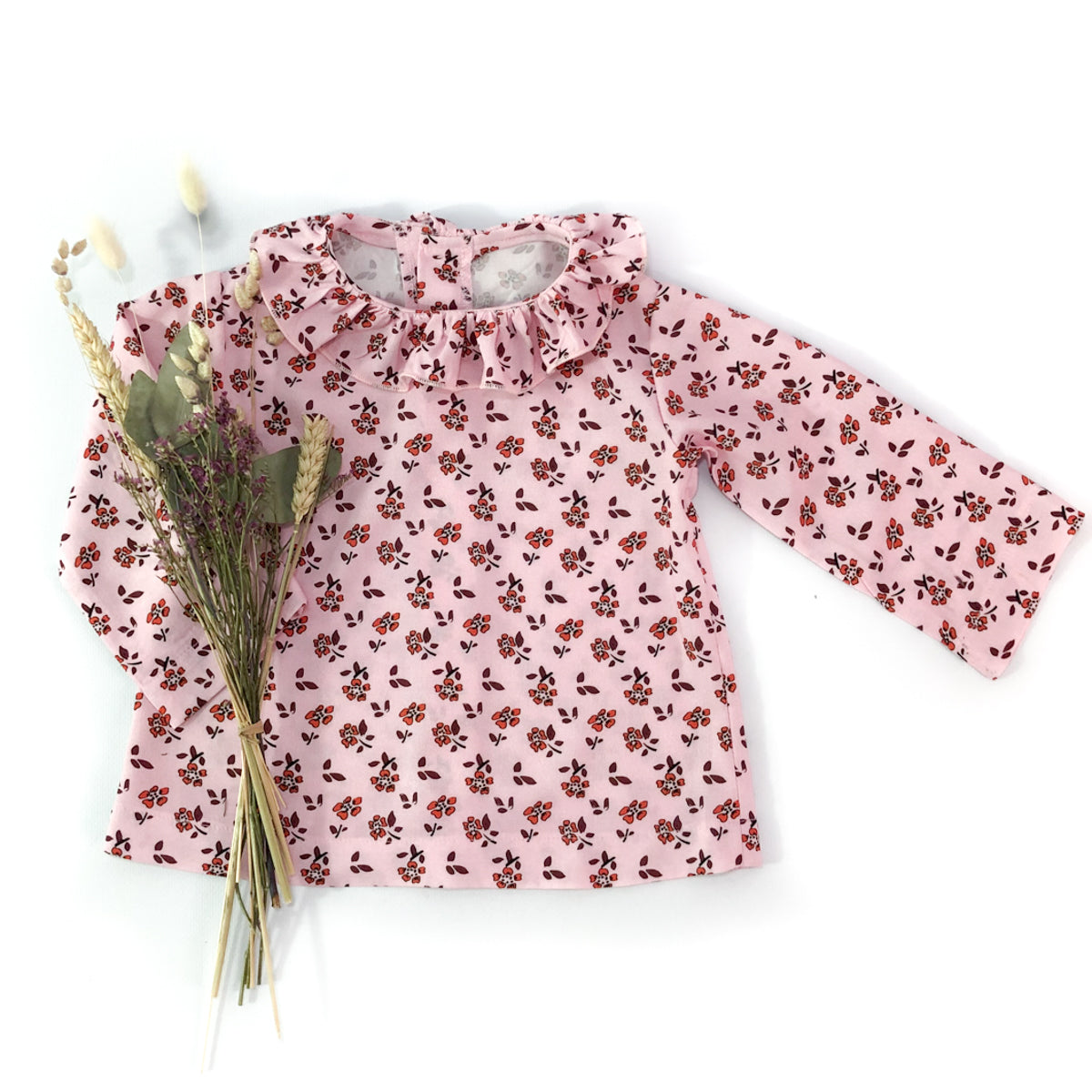 Couture de blouse à col volanté