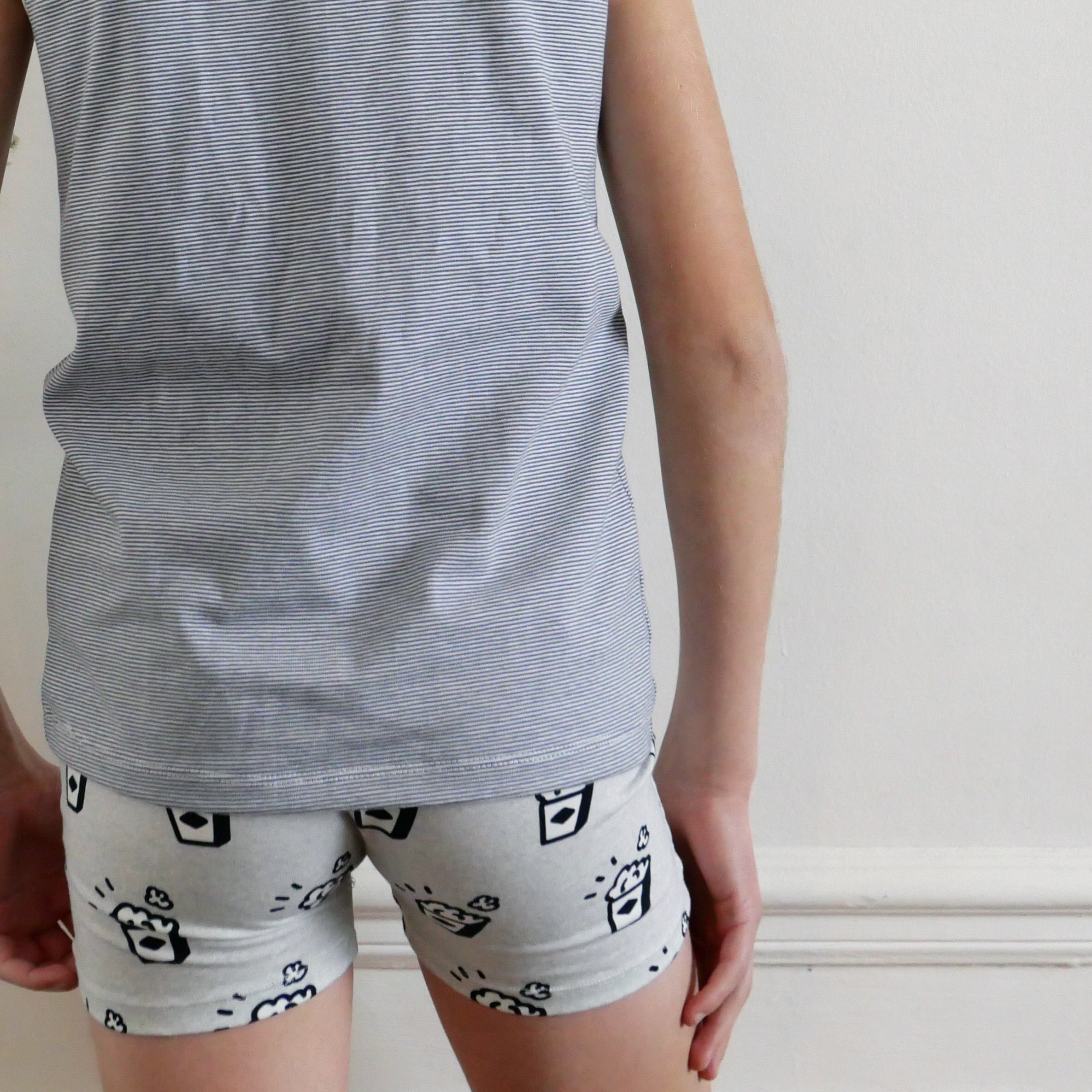 Couture de sous-vêtement pour enfant