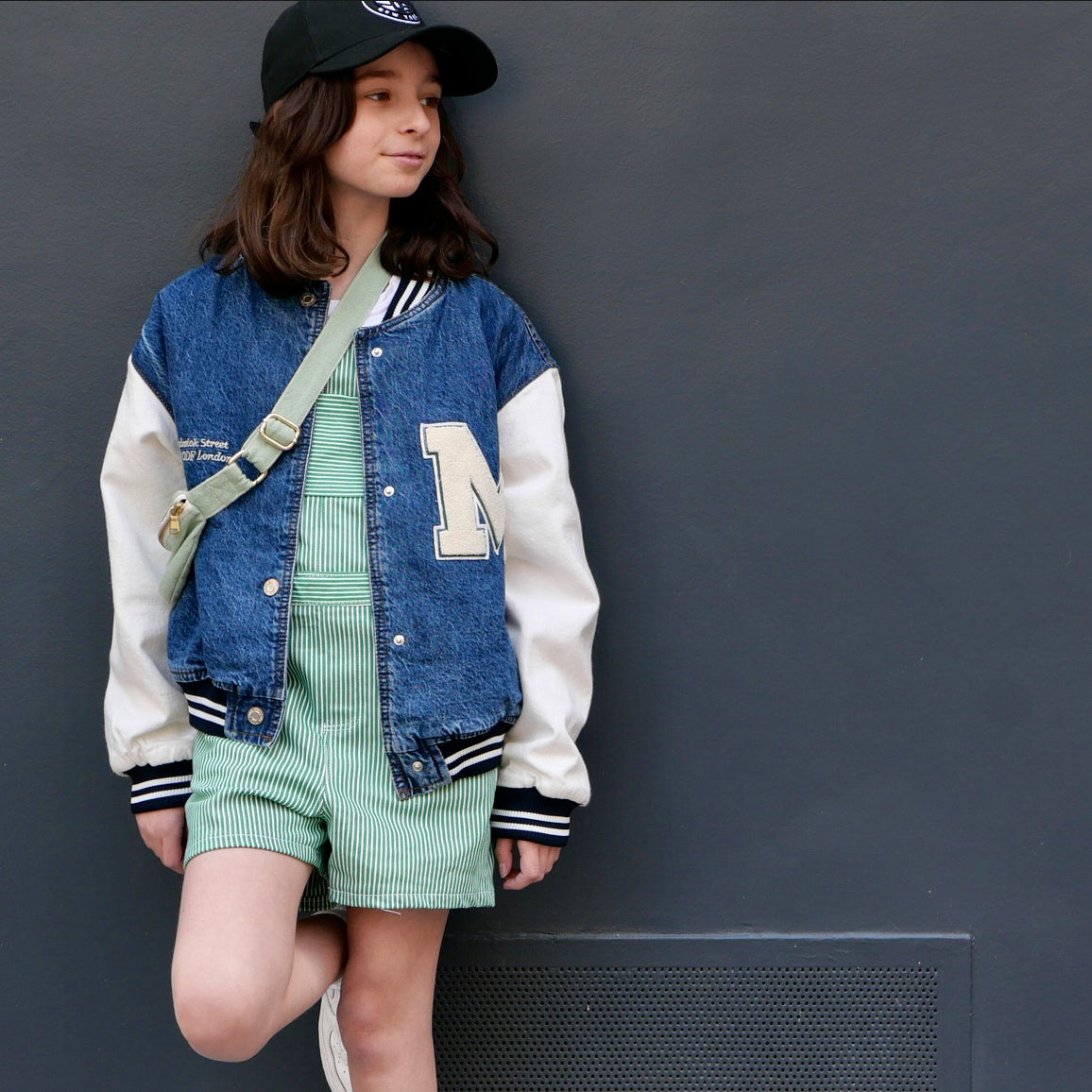 Couture de salopette pour enfant