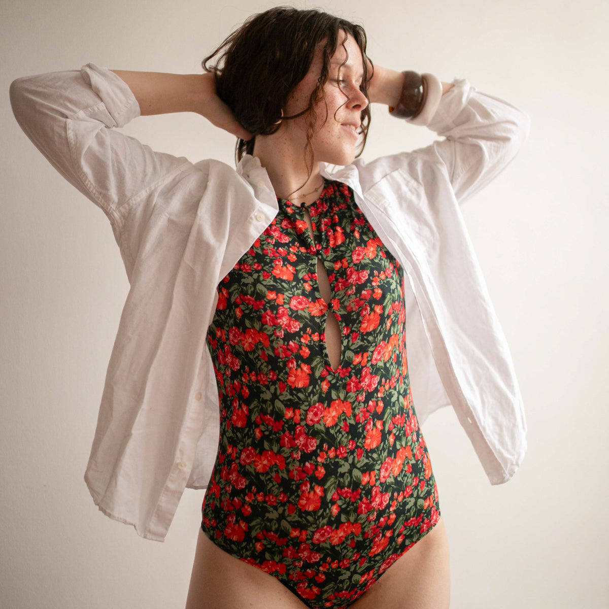 Body femme Paloma cousu en maille extensible avec style moderne et confortable