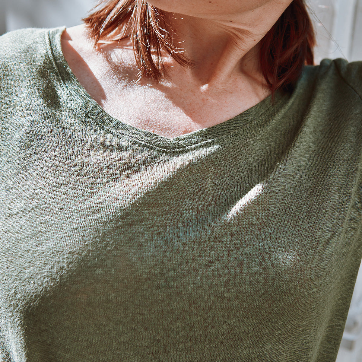 coudre un t-shirt basique adolescente col V