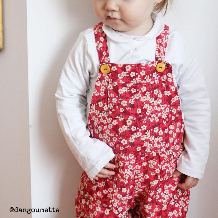 Couture de salopette pour bébé