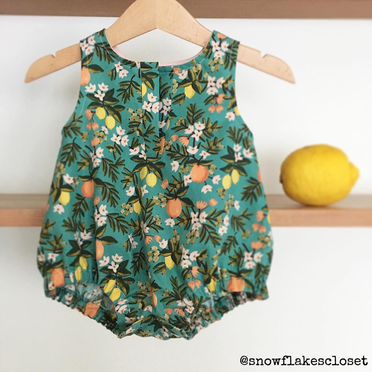 Couture de barboteuse sans manches