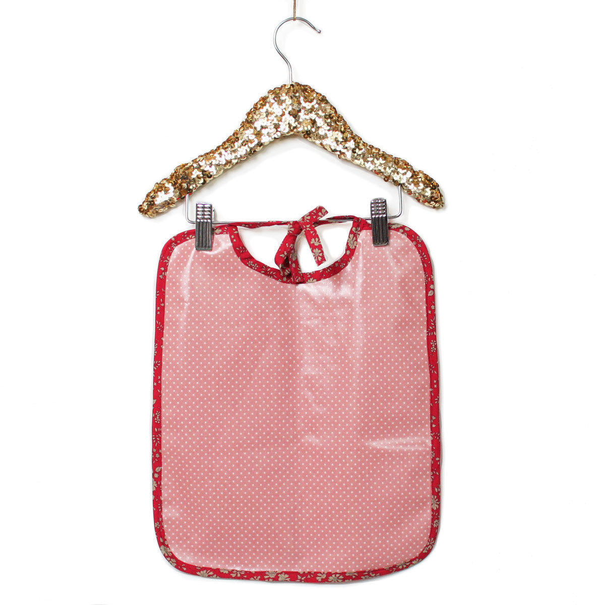 Couture de bavoir pour bébé