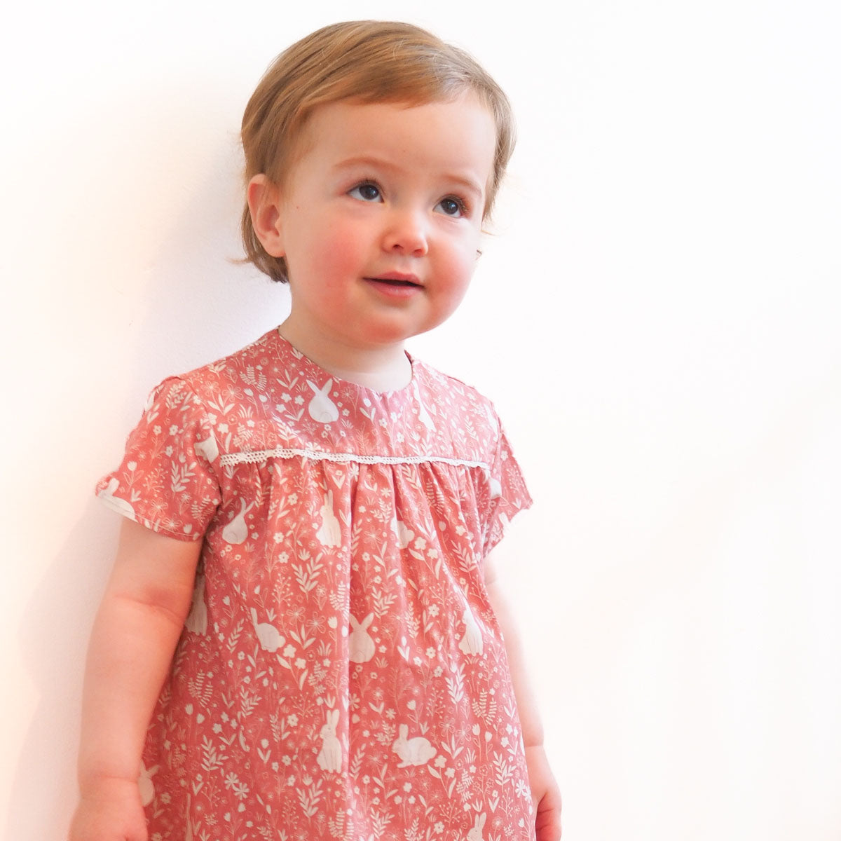 Patron de blouse et robe pour petite fille