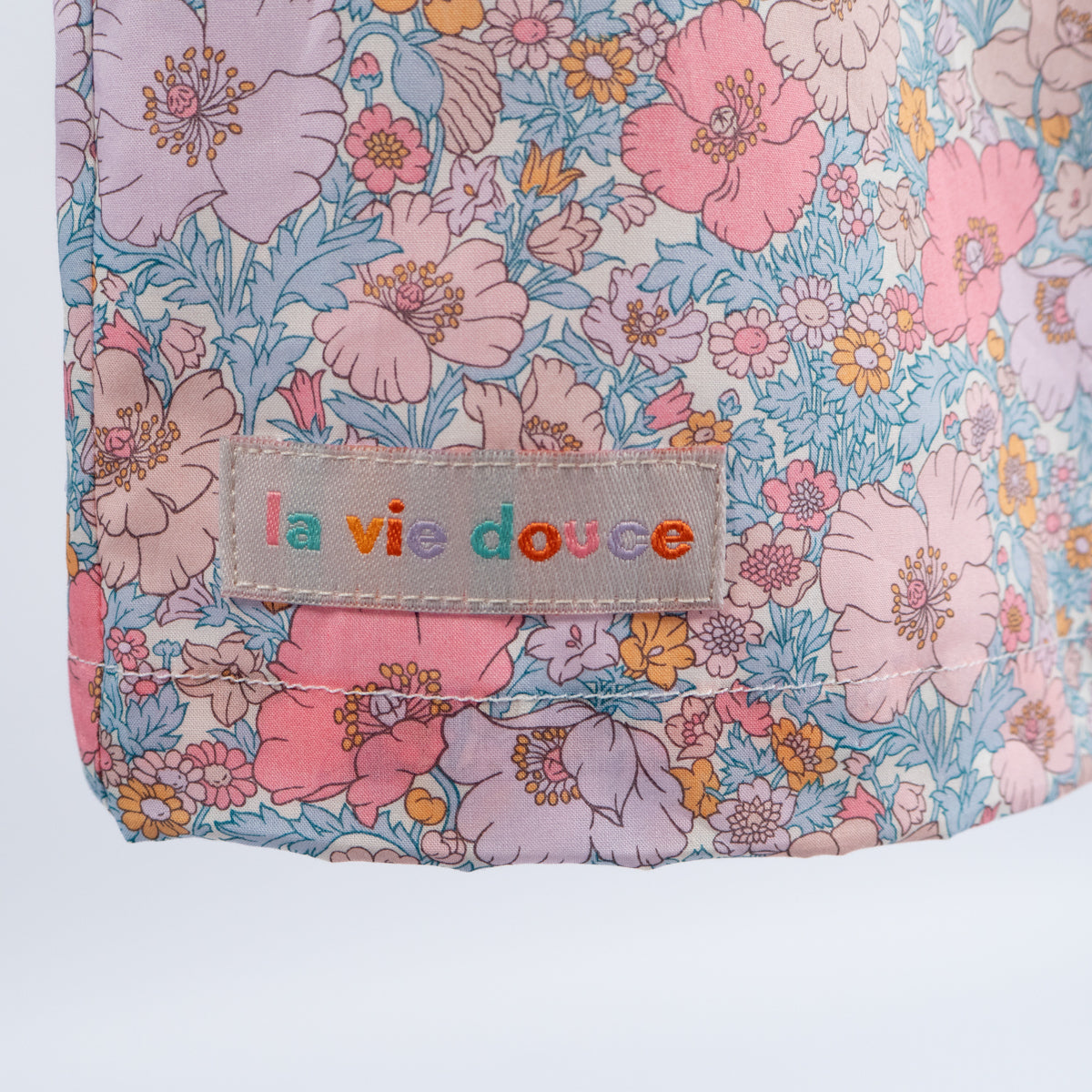 Étiquettes textiles à coudre sur vêtements