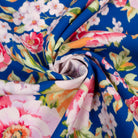 Gros plan sur la viscose fleurie Riviera montrant la fluidité