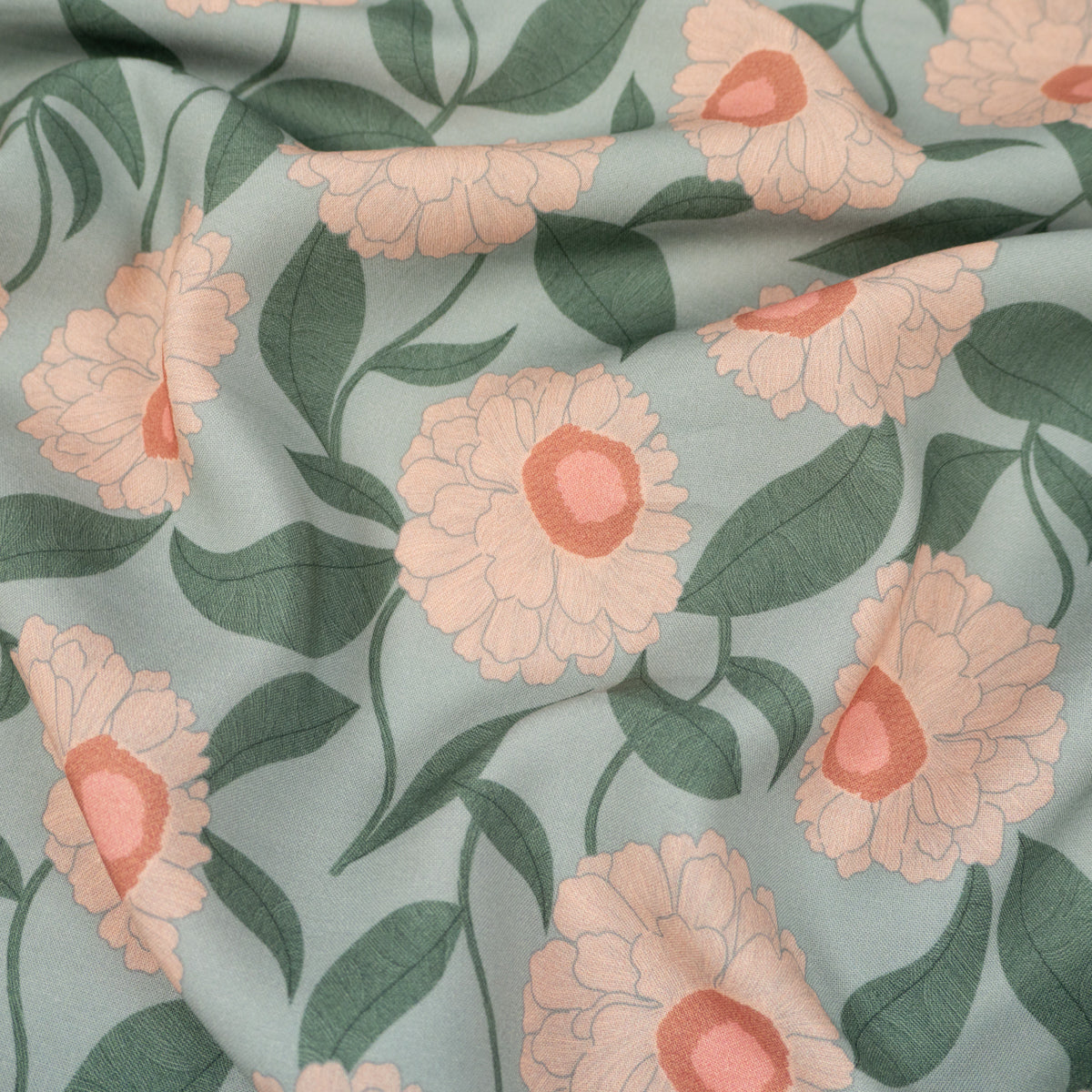 Gros plan sur la viscose fleurie Soft bloom, montrant la fluidité