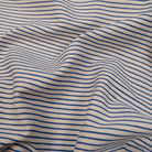 Tissu gabardine rayures tissées écru et bleu – vue 2