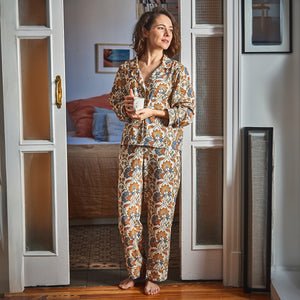 Patron pyjama col tailleur passepoilé pour femme