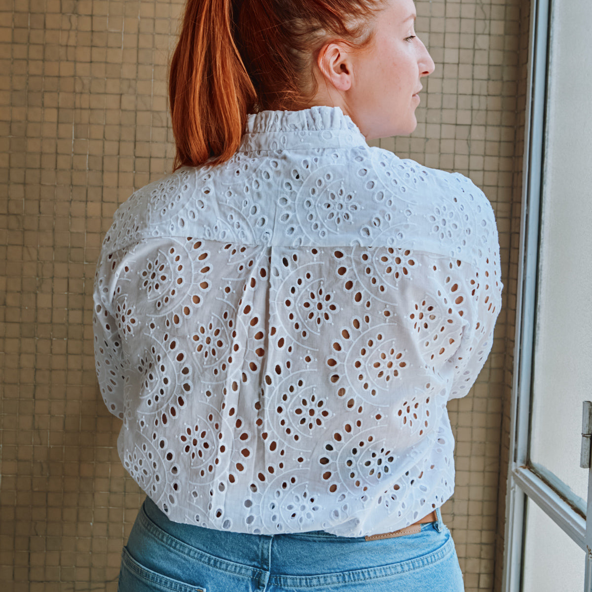 patron de chemise femme avec col victorien et manches longues broderie anglaise