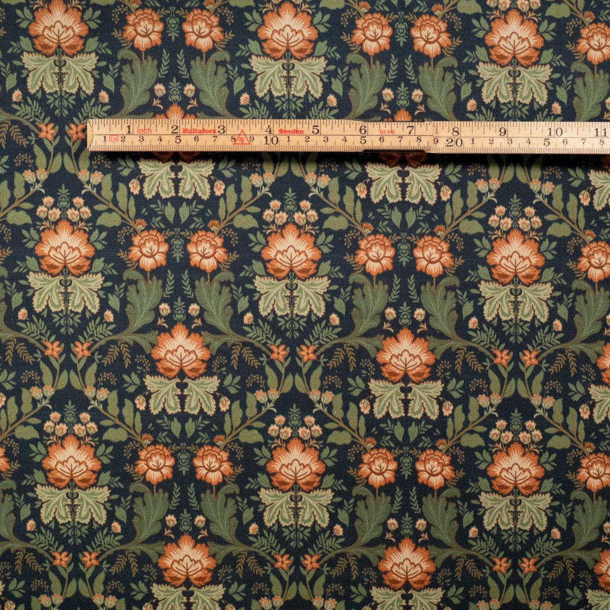 Tissu motif floral 