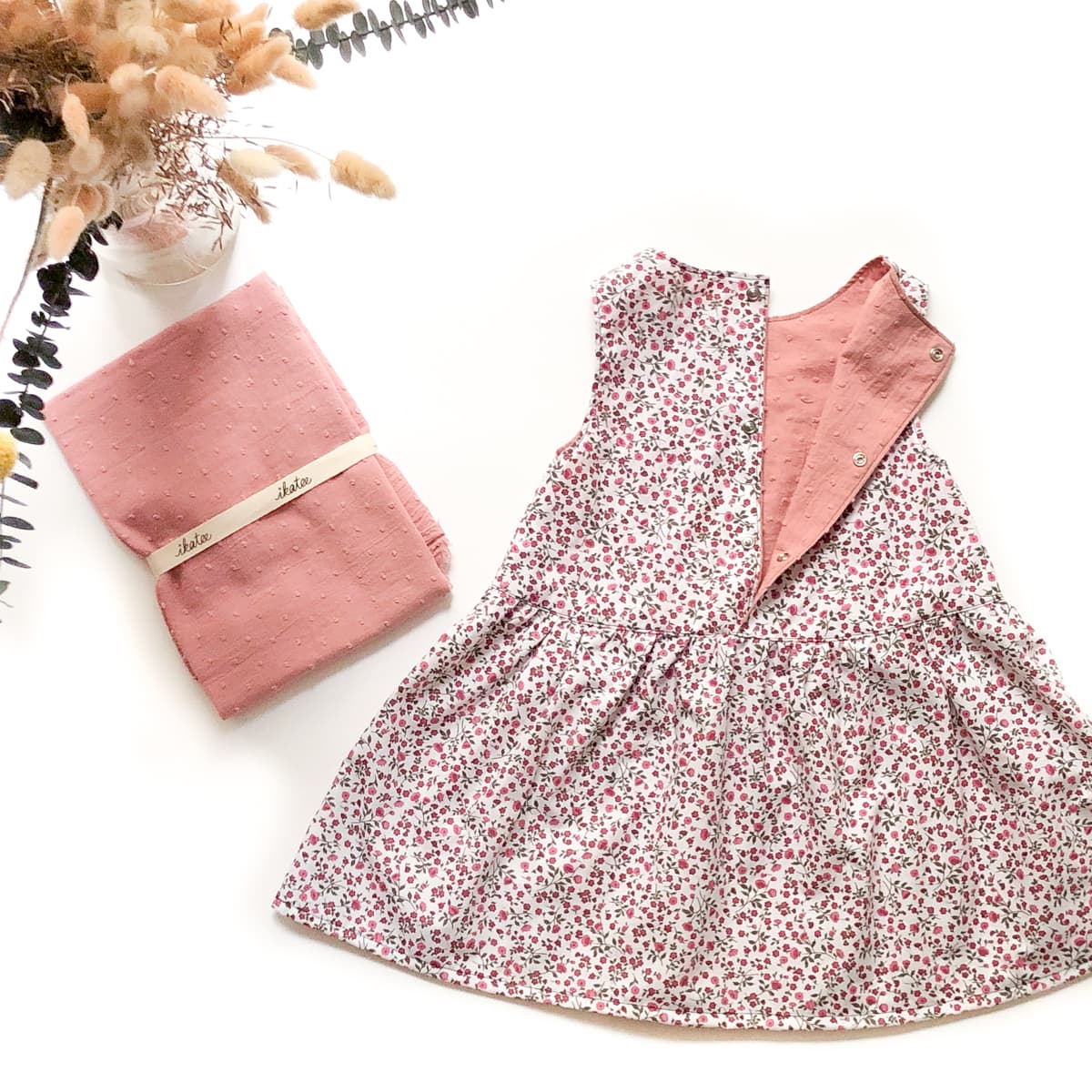 Robe sans manches pour petite fille DIY