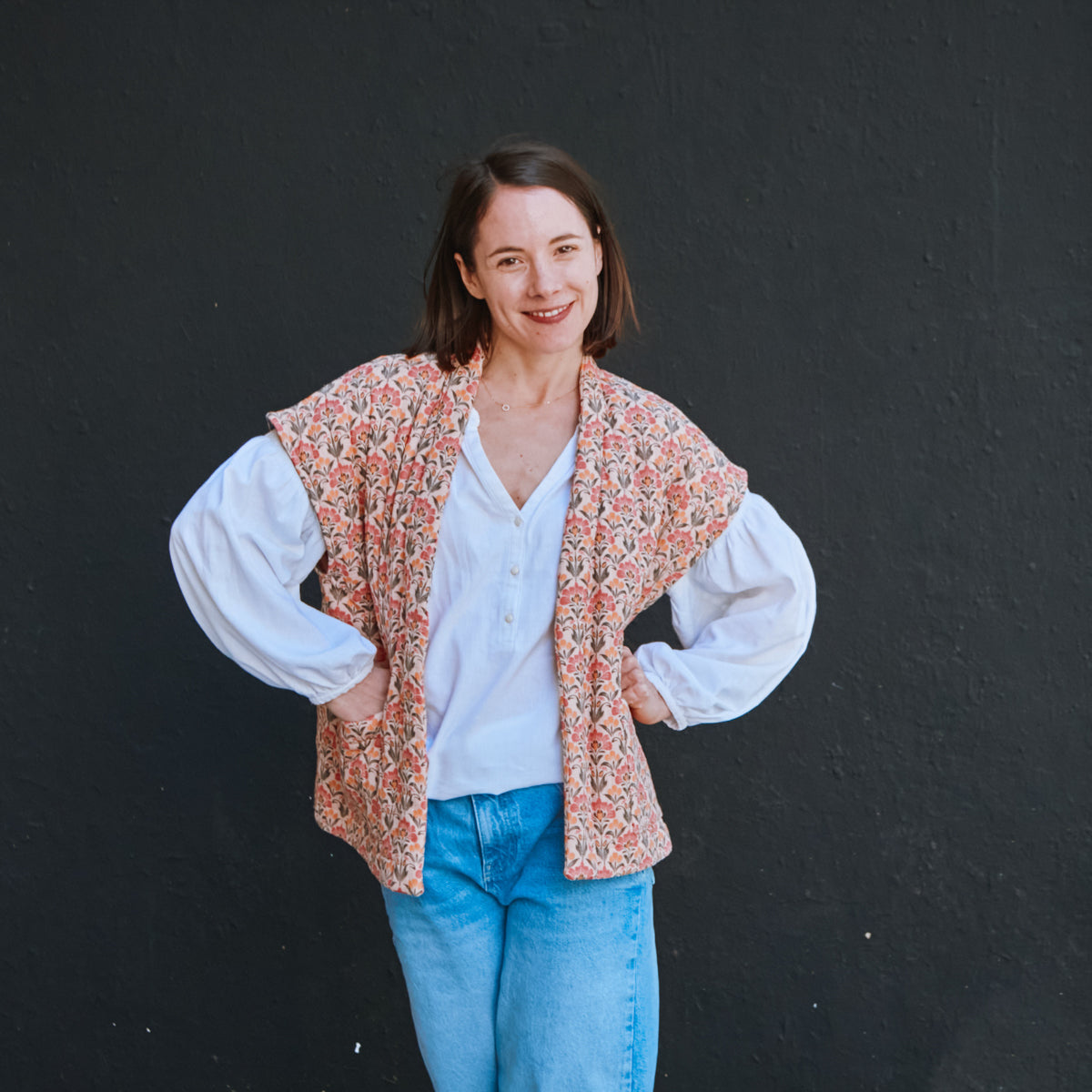 Gilet sans manches femme ample matelassé fleuri, épaules descendues – patron de couture Macao