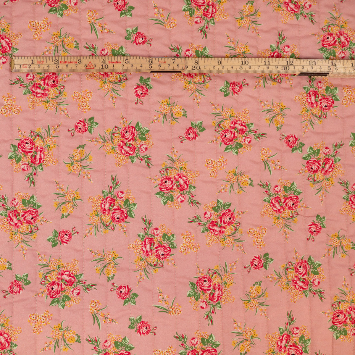 Matelassé floral rose