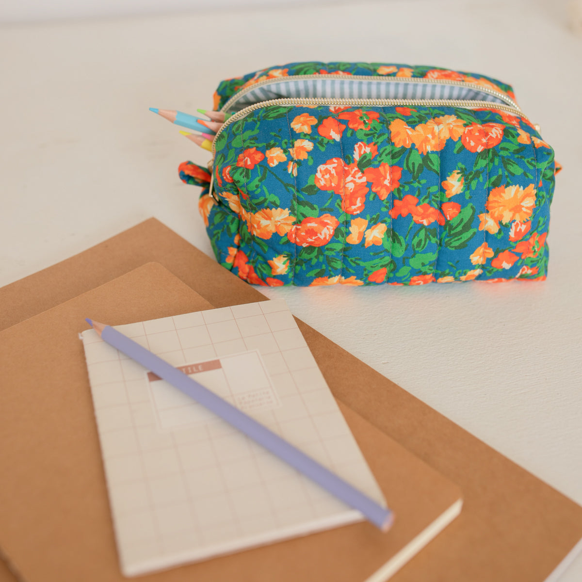 Trousse Venise en matelassé fleuri, patron de couture facile, format PDF.