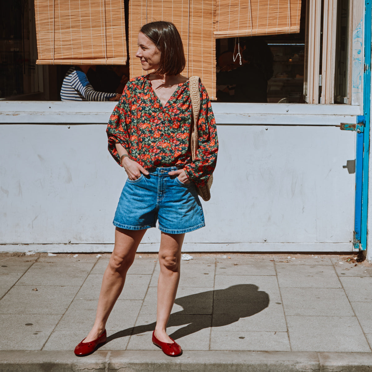 Blouse femme Okinawa en viscose fleurie Flora Viva, manches longues, vue de face