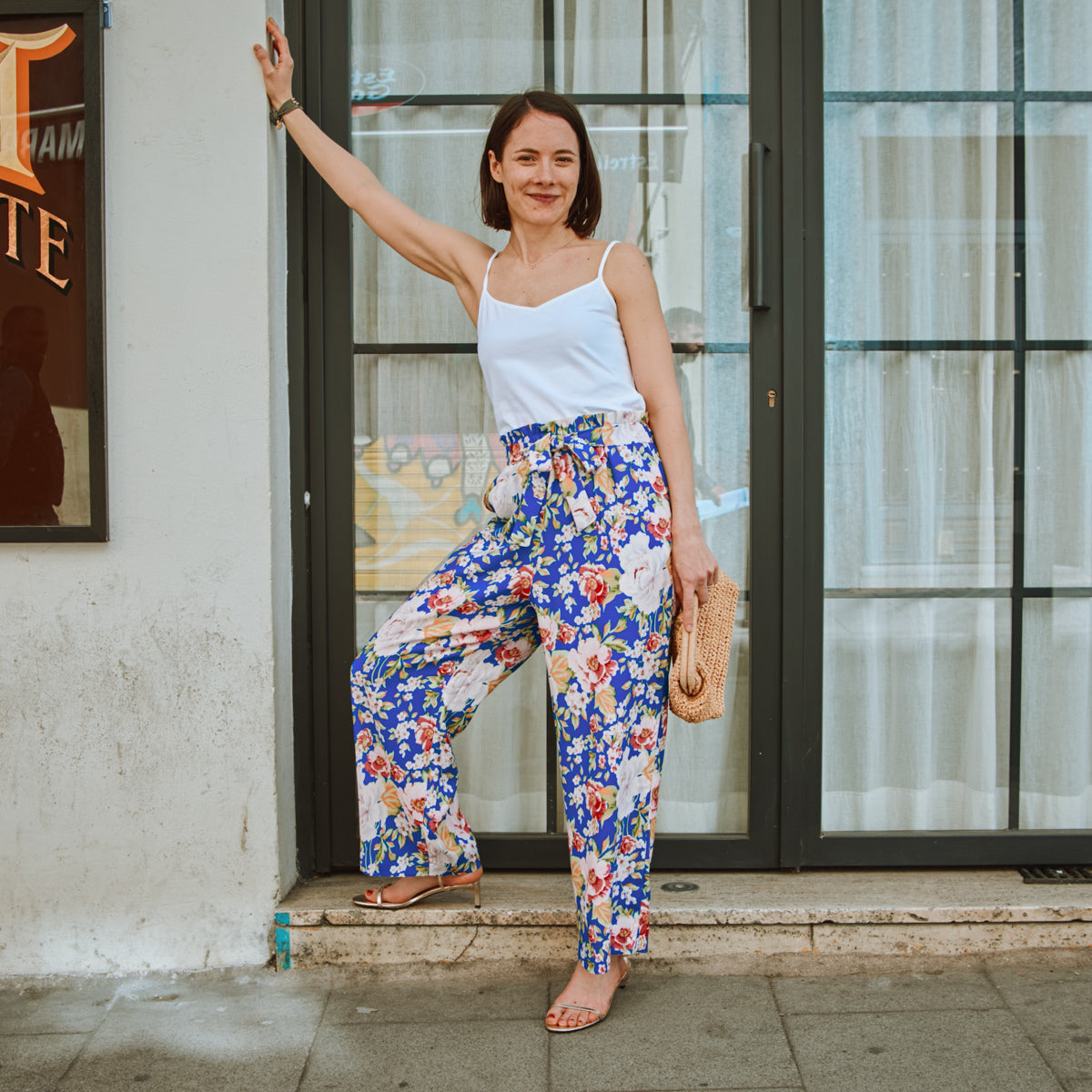 Pantalon Singapour porté par une femme, en viscose Riviera